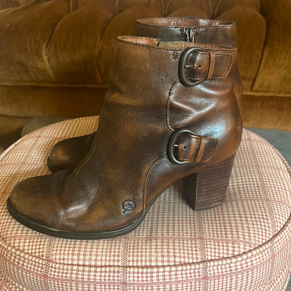 Born brown leather boots size 8